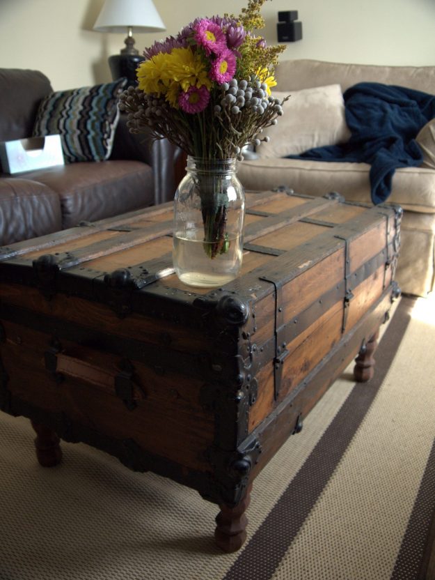 P1060153.RW2 Trunk coffee table